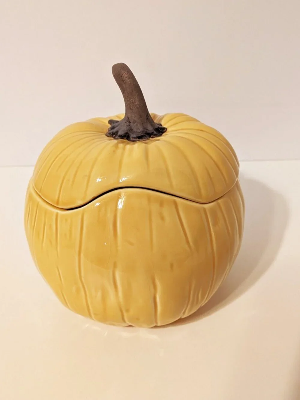 Crate & Barrel B Eigen Harvest Yellow Pumpkin 3 Cup Ceramic Soup Bowl & Lid
